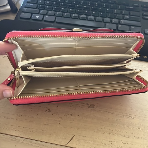 Kate Spade Patent Leather Hot Pink Wallet With Bow - Picture 5 of 6